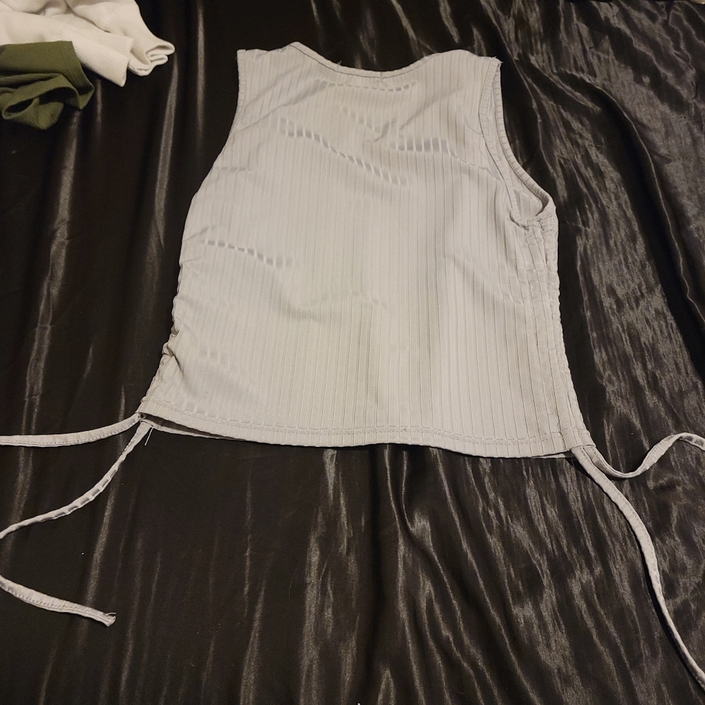 crop top - Picture 3 of 3
